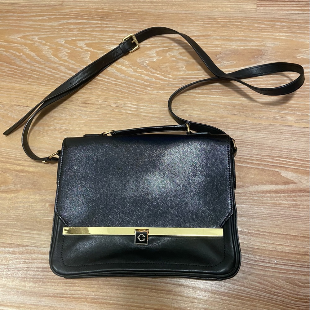 Vintage C. Wonder genuine leather medium cross body bag
